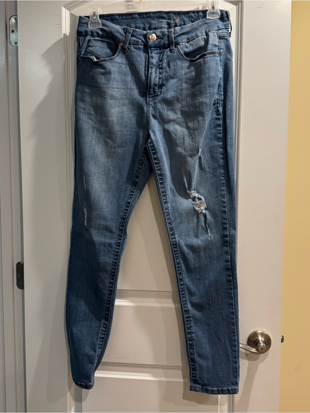 Seven7 Women's Skinny Jeans in Distressed Medium Blue